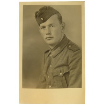 Photo of Wehrmacht gunner in side hat. Espenlaub militaria